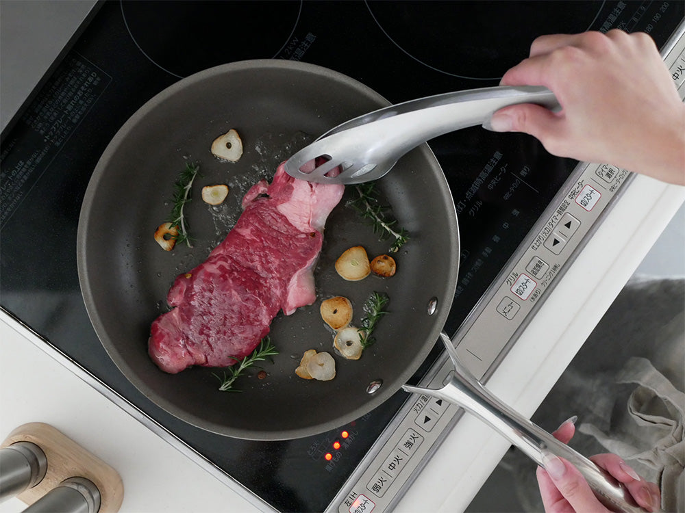 《ノベルティ付》【CORELLE/コレール】こびりつきにくい次世代フライパン＋専用ガラス蓋セット（あっちこっち水切りマット）