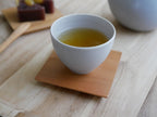サリュー山桜茶敷と緑茶入り陶器カップ