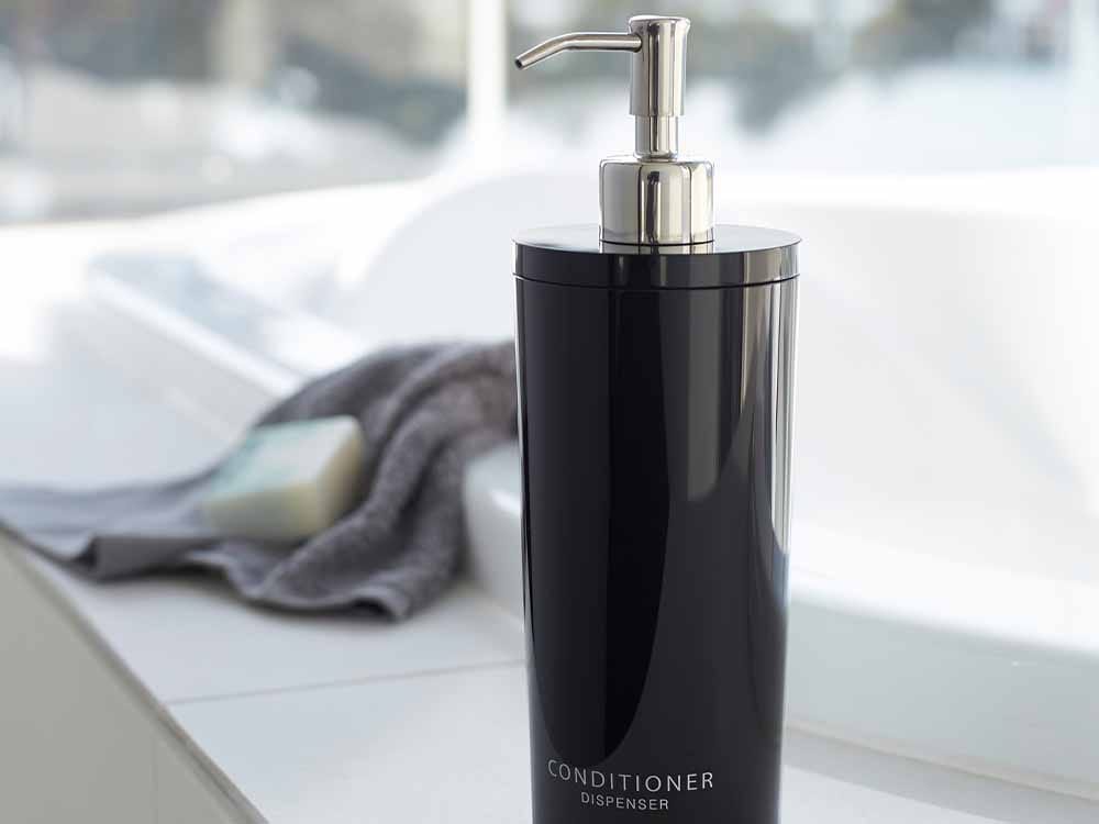 YAMAZAKI/tosca製【tower/タワー】ツーウェイディスペンサー ラウンド。500ml容量のABS樹脂ボトルにステンレス製ポンプを搭載したソープディスペンサー