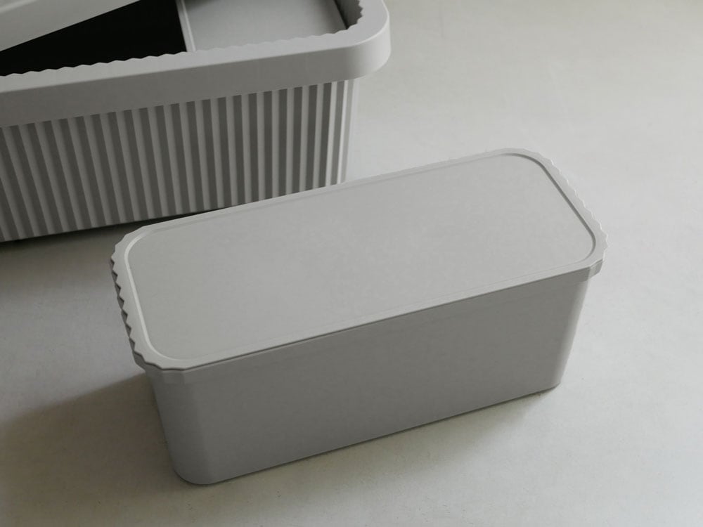 プラスチック製の蓋付きインナーボックス