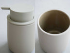 プッシュしやすいマット質感の陶器ソープディスペンサー