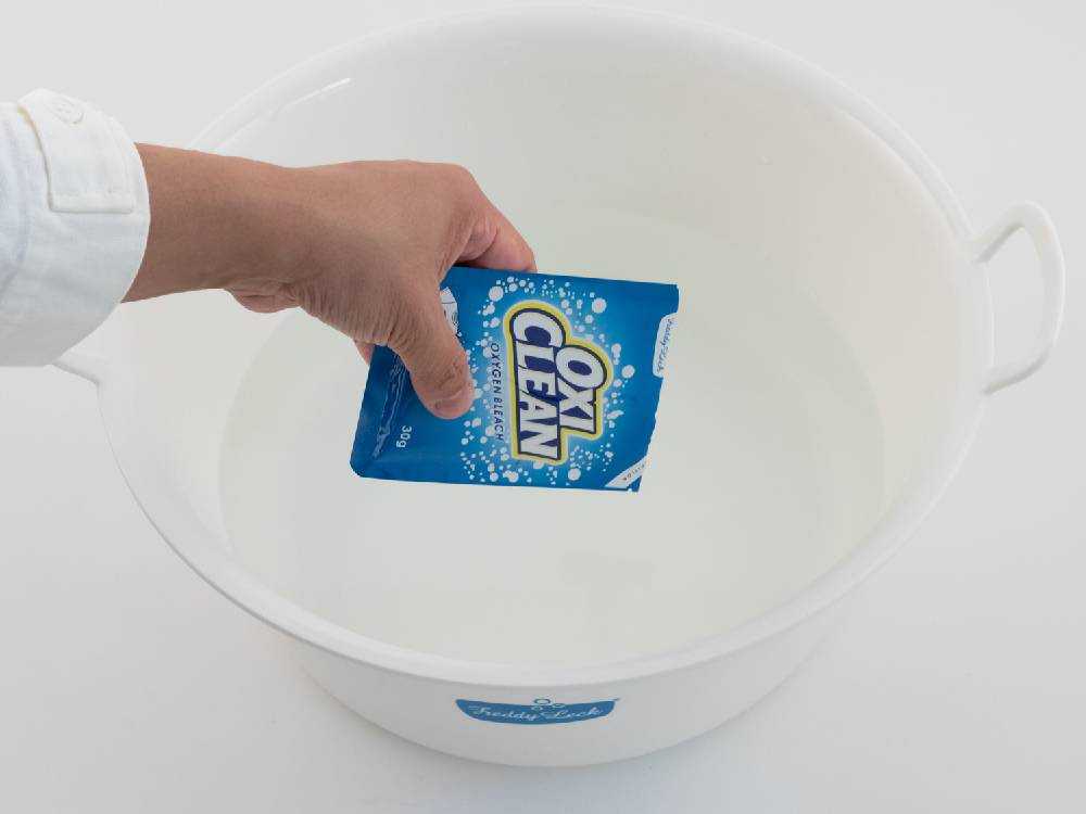 オキシクリーン入りプラスチックバケツ