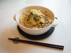 直火のラーメン鍋で作られた具沢山のラーメン