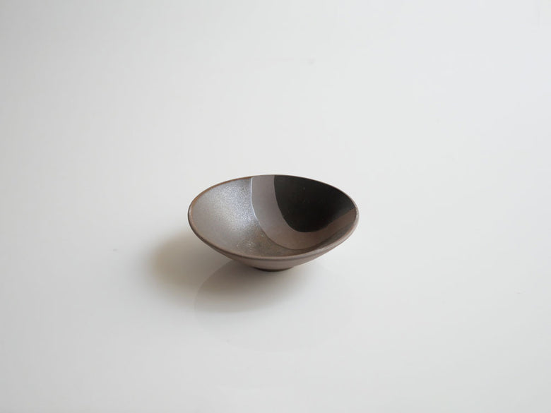 【adepeche/アデペシュ】陶器の器 ETOWA（マメ・ヤング・ハーフムーン）