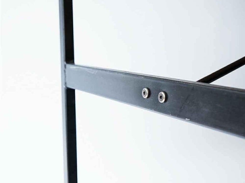 アデペシュ スプレムダイニングテーブル、オーク無垢材とスチール脚