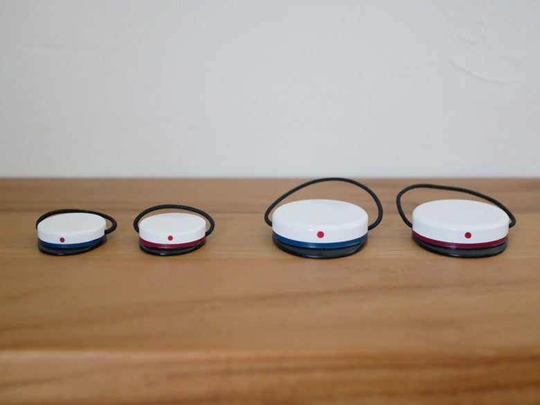 カイ ボイスン製木製スチューデントキャップ、ビーチ材を使用した塗装仕上げのアクセサリー