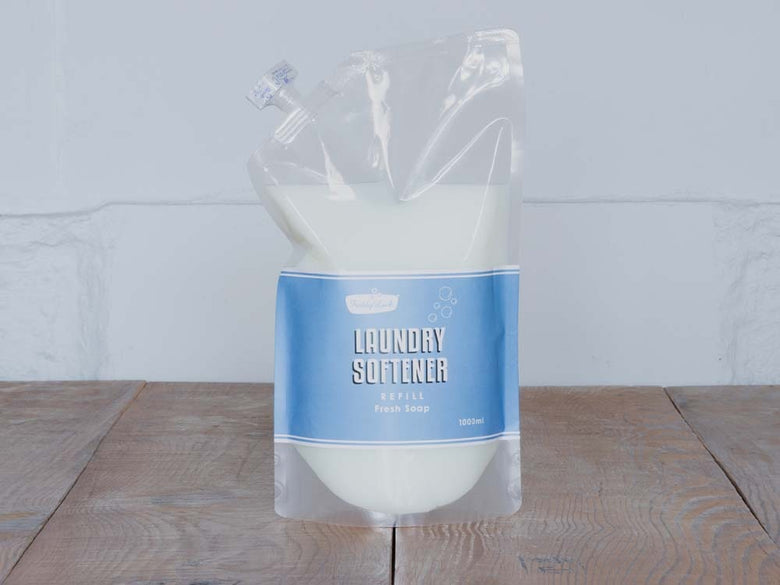 フレディレックランドリー柔軟剤リフィルのラベル付きプラスチック容器