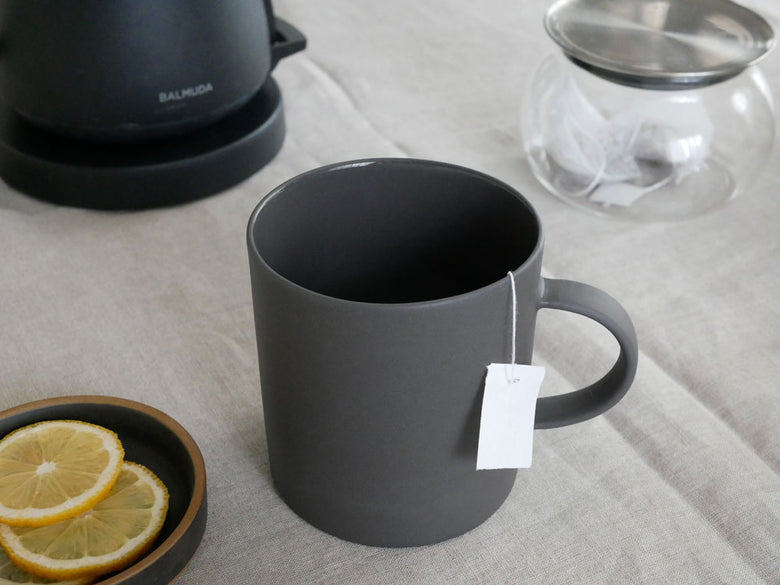 MOHEIM/モヘイムのセラミックマグカップ、シンプルなデザインで食洗機と電子レンジに対応可能