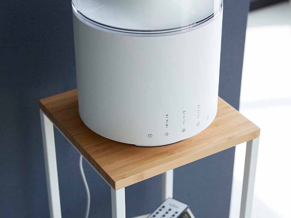 towerブランドの銀色加湿器スタンド