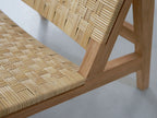 &CraftのTUSKER 1ピースラウンジチェア。チーク無塗装無垢材とラタンを使用した高級木製チェアの画像