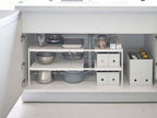 YAMAZAKIタワー伸縮シンク下ラック2段、グレーのキッチン収納