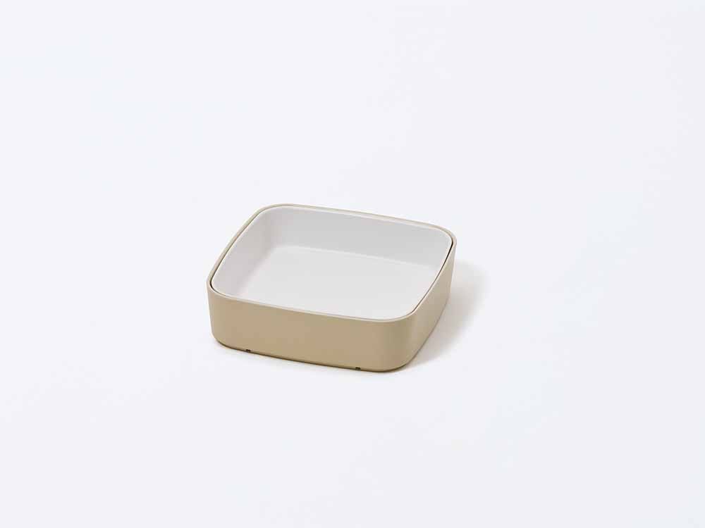 ライトイエローの陶磁器食器とサービングトレイのセット