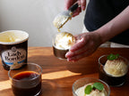 Bormioli Roccoの220mlと370mlのガラスグラスが食卓に並んでいる