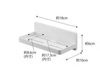 ホワイトのフィルムフックトレー、幅18cmのオフィス用収納プレートでフィルムフックが4つ付属