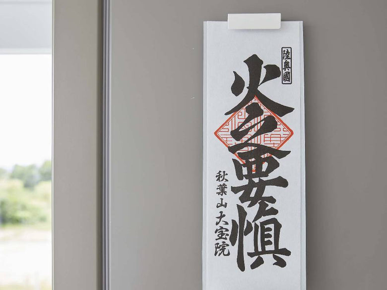 tower/タワー製マグネット神札ホルダー シングルタイプ、スチール製で神札を安全に保持するコンパクトなデザイン