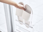 白と銀色のスチール製ツーウェイベランダスリッパラック、プラスチック製トレー付き