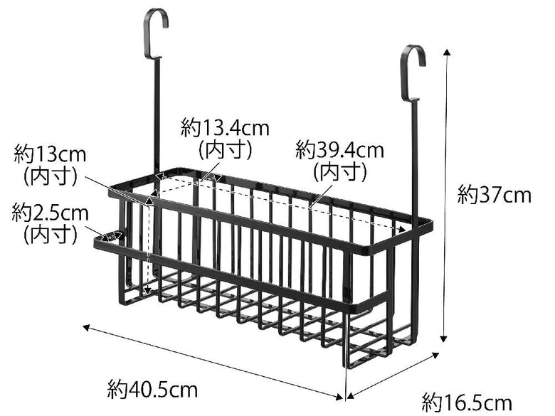 スチール製の【tower/タワー】引っ掛けバスルームバスケット ワイド。幅約40.5cm、高さ37cmで、3つのフックと6つのクッションが付属し、浴室内に整然と吊るされた様子