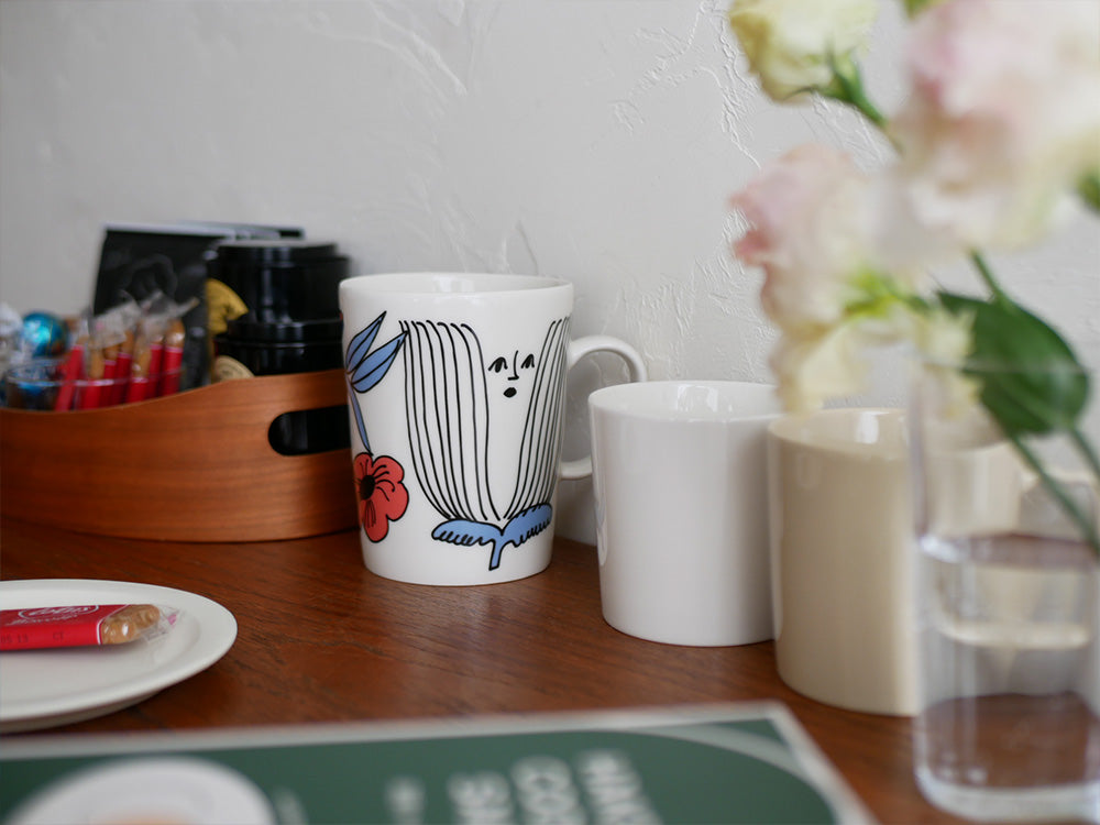 アラビア製プータルフリマグ。磁器製で容量約500mlのコーヒーマグ