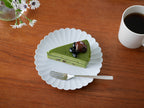 1616/arita japanの陶石製TY Palace Plate 160 Greyに盛られたケーキとデザートのテーブルセッティング