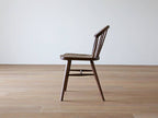 高野木工のUNダイニングチェア。ホワイトオークまたはウォルナットの無垢材を使用した木製ウィンザータイプの椅子
