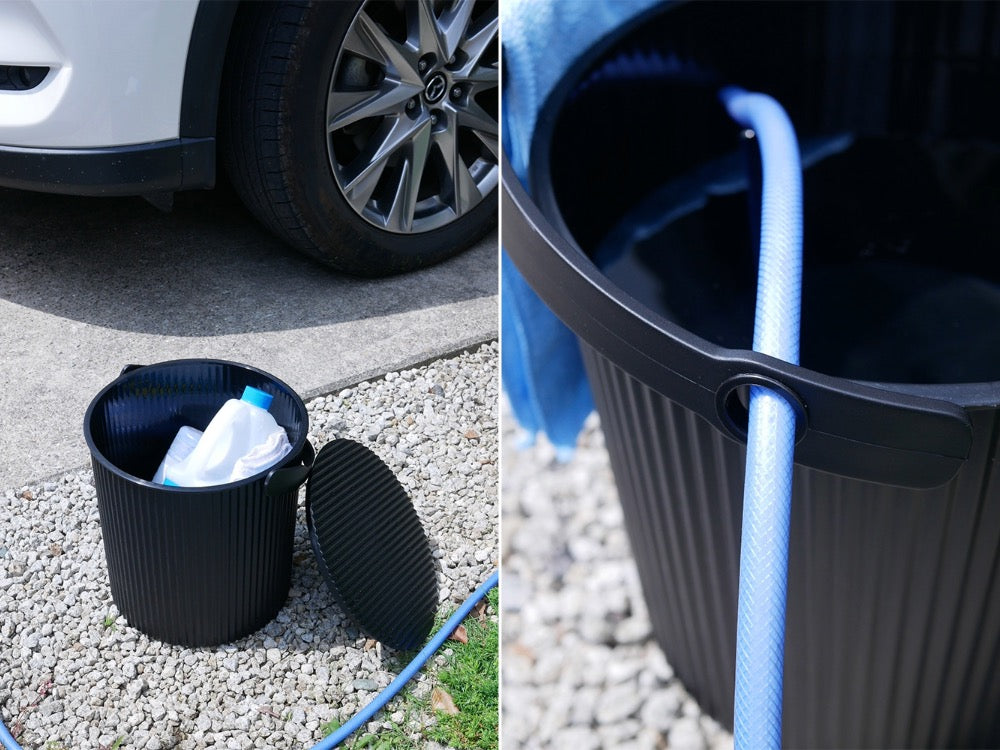 オムニウッティ ニュートラルのプラスチック製蓋付き収納スツール。バケツ型デザインでカーボンファイバーのハンドルが付いています