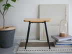 【NOWHERE LIKE HOME】KAPELLオーク製スツール、繊細なカーブが美しい屋外用木製家具