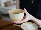 やさしい彩りシリーズの抗菌セラミック汁椀と丼、天然木風の八角箸が美しく並んだテーブルウェアセット