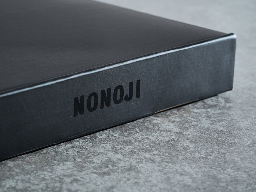 NONOJI限定ブラックのキャベピィMAXとサラダおろしセットが、シルバーとカーボンファイバーのデザインで並んでいる
