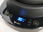 水無し電気鍋 KO TSU I RA ZUと付属の鍋セットや調理用ボウルが並んでいるキッチン用品の画像