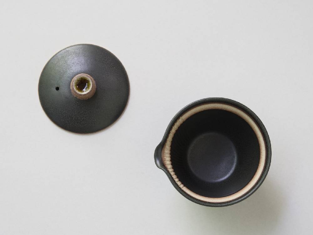 プラスチック、ニッケル、陶器を使用した【AR Piece/アールピース】SHIN-CYA-KI急須と小茶碗のセット
