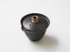 白黒の日本製陶器急須と小茶碗セット、蓋付きでアンティーク風デザイン