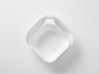タワー型のマグネット＆引っ掛け湯おけ。銀色のプラスチック製デザイン。