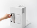 タワー型スティッククリーナー＆ツールオーガナイザーの製品画像。スチール製の台座に紙製のクリーナーや各種ツールが整然と収納されています。