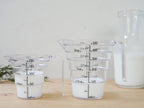 tower（YAMAZAKI）のトライタン樹脂製段々計量カップ、200mlと500mlの2サイズ