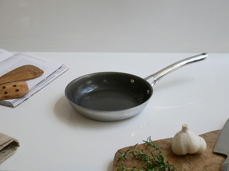【CORELLE/コレール】こびりつきにくい次世代フライパン